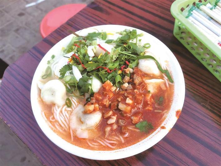 兴县小吃中的"王牌"—冒汤,烙饼,羊杂碎冒汤,羊杂碎已成为兴县的文化