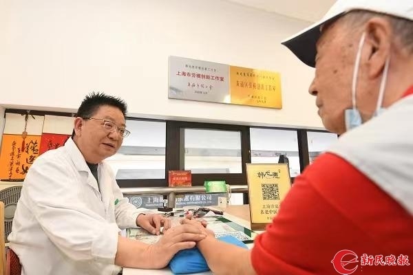 "马医生说,进入夏季,老年人养生有几个要点,除了吃当令的时蔬外,夏天