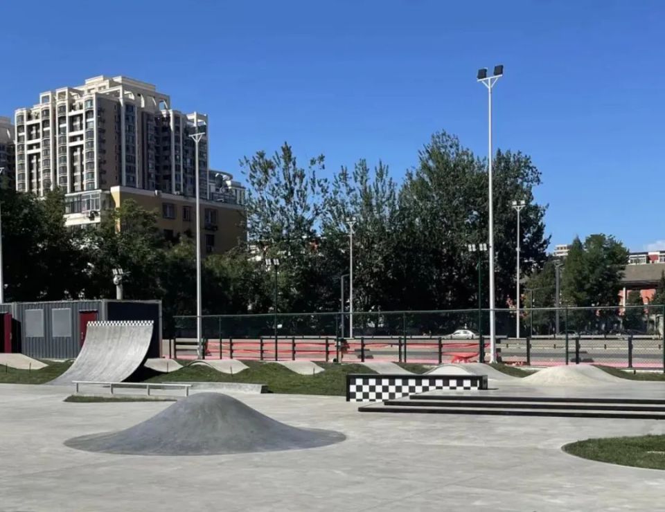 集日化购物,滑板公园,咖啡厅于一体的超出片潮流地标.