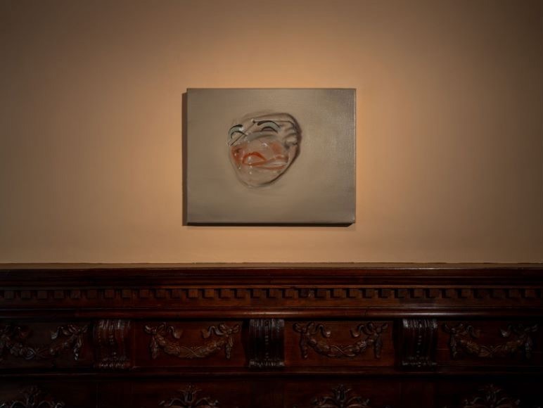 prada荣宅里的他们为何总背对观众