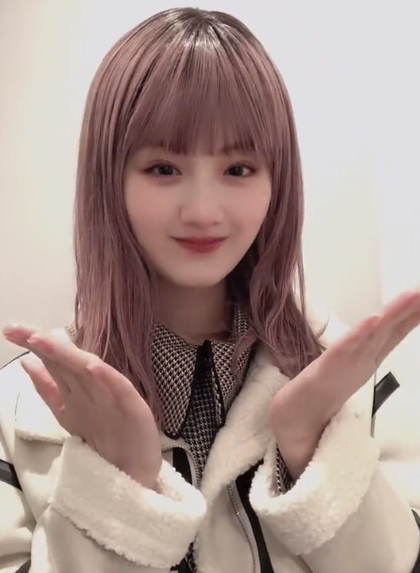 假面骑士01女主瘦了 没想到伊兹这么好看 难怪后期或人会黑化_腾讯