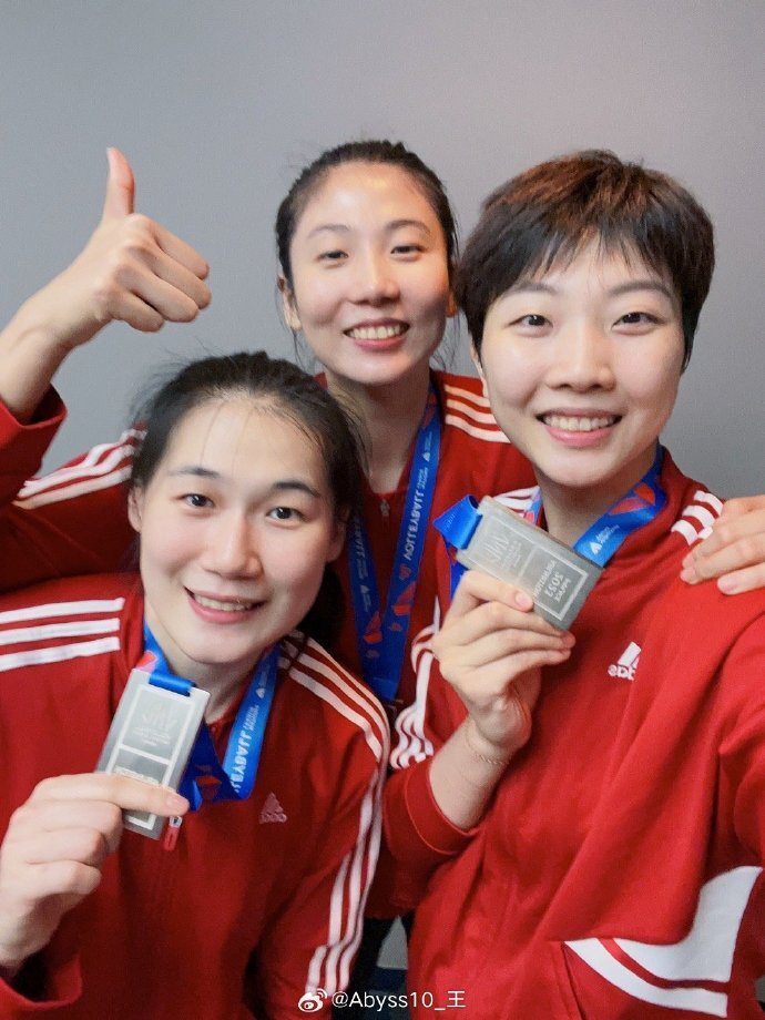 球迷挑衅王云蕗:朱婷回来还有你位置?大王回怼:你赶紧让她回来!