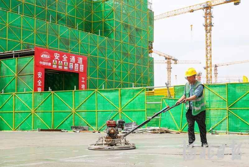 他们在雄安,坚守岗位度"五一"