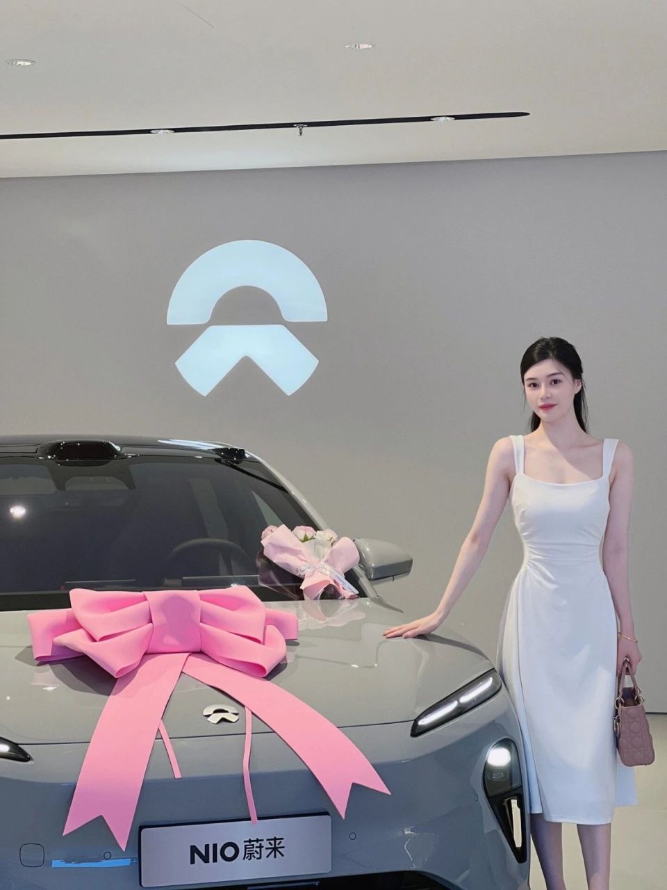 【提车照系列第1期】蔚来et5 | 人和车的颜值担当从来都是成正比的
