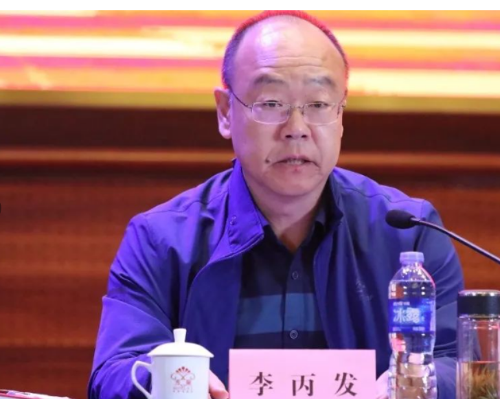 公开资料表示,李炳发历任:保定市竞秀公园管理处技术员;保定市竞秀