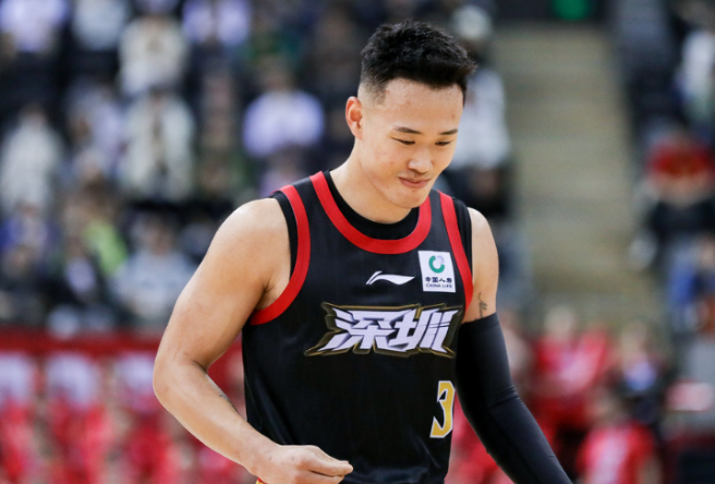 cba深圳四杀山东贺希宁26分萨林杰29178山东板凳2人被驱逐