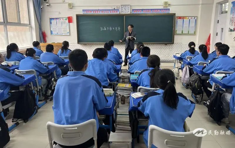 扎根教育三十载 倾心用情育人才——记民勤一中高级教师常晓军