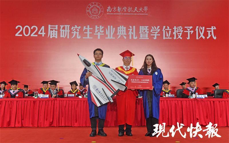 南航3369名研究生向祖国报到