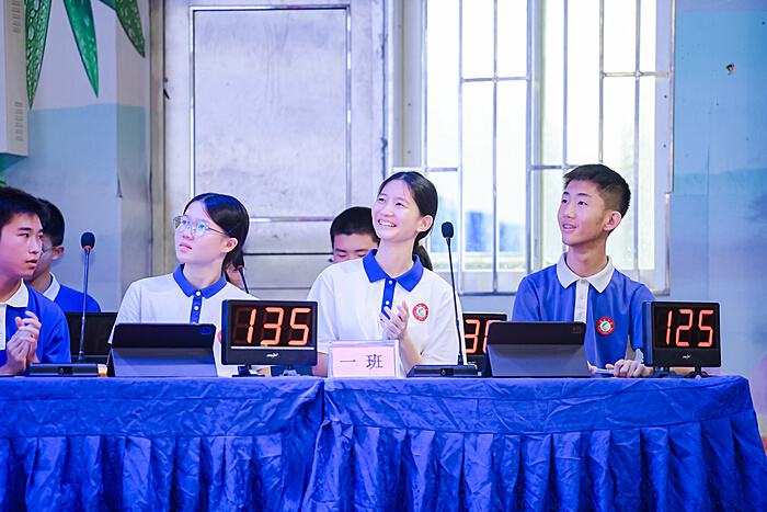 莲花中学北校区联合华富街道举办校园安全知识竞赛活动