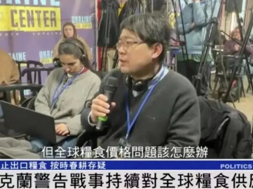 童錦程開啟戶外擺攤，邀請耀揚一起拍視頻，當眾大秀煎蛋技巧！大學生職業素養現狀