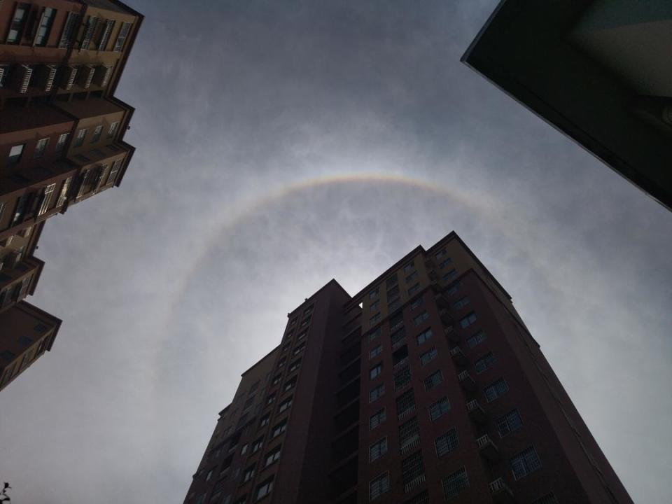 今天上午枣庄惊现日晕现象