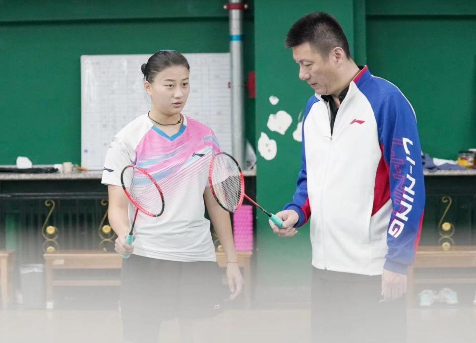 总教练田俊宁,正在观察运动员们的一举一动.10月28日