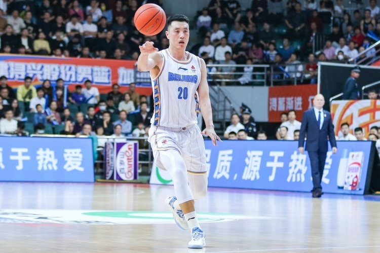 翟晓川曾在g1落后上海20分后点赞网友微博:乔里欧完全失职