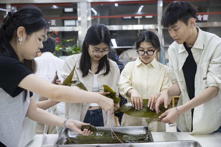 同粽同源同端午海峡两岸青年学生结对体验传统文化