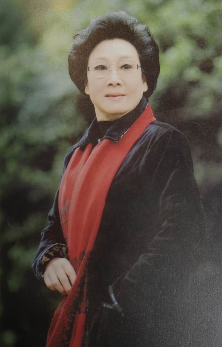 她成就了越剧十生九尹听他们聊尹小芳新书里的故事