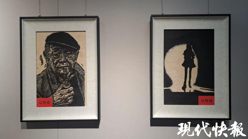 63岁老人痴迷黑白木刻版画，24幅作品3天售出22幅