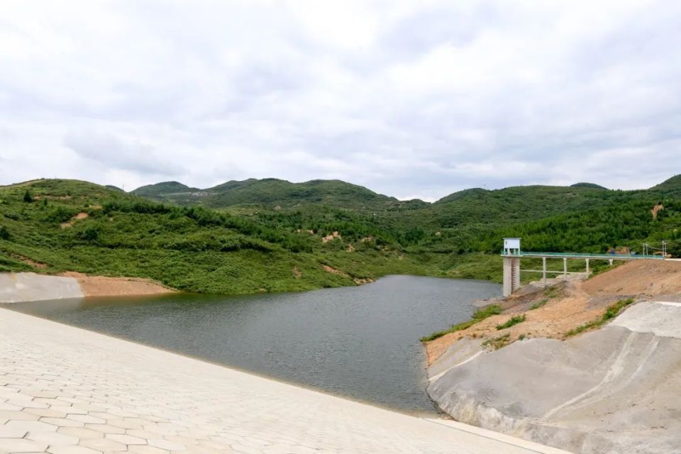 解决周边板底乡板底社区,新华村正式下闸蓄水威宁自治县清河水库工程