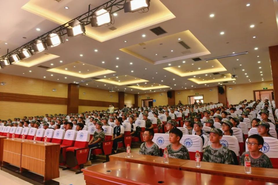 消防动态 | 防范未"燃" 兴义消防为兴义一中1000余名新生开展消防培训