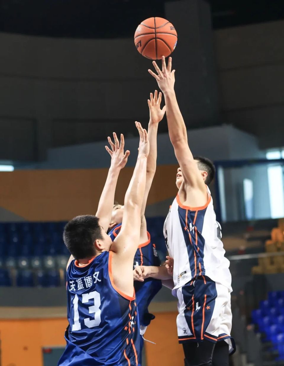 青岛国信海天72-69战胜阜新篮球学校