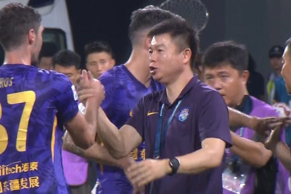 于根伟提醒队员：虽然上轮海牛0-4输球，但踢得有内容有想法
