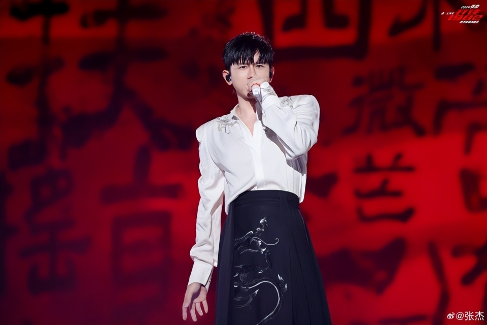 张杰演唱会上严重翻车!连累无辜素人被骚扰,没想到他竟这种态度