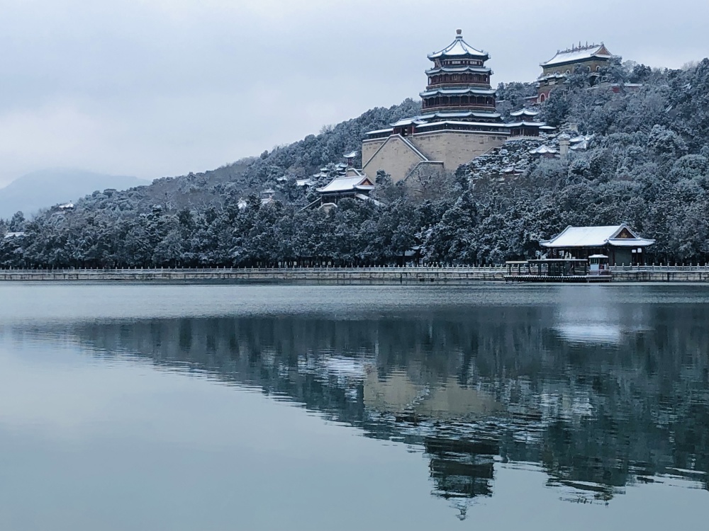 北京今冬迎初雪颐和园雪景如画