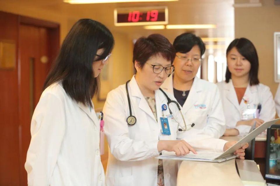 复旦大学附属华山医院是国内首批开设国际医疗部的医院之一,国际医疗