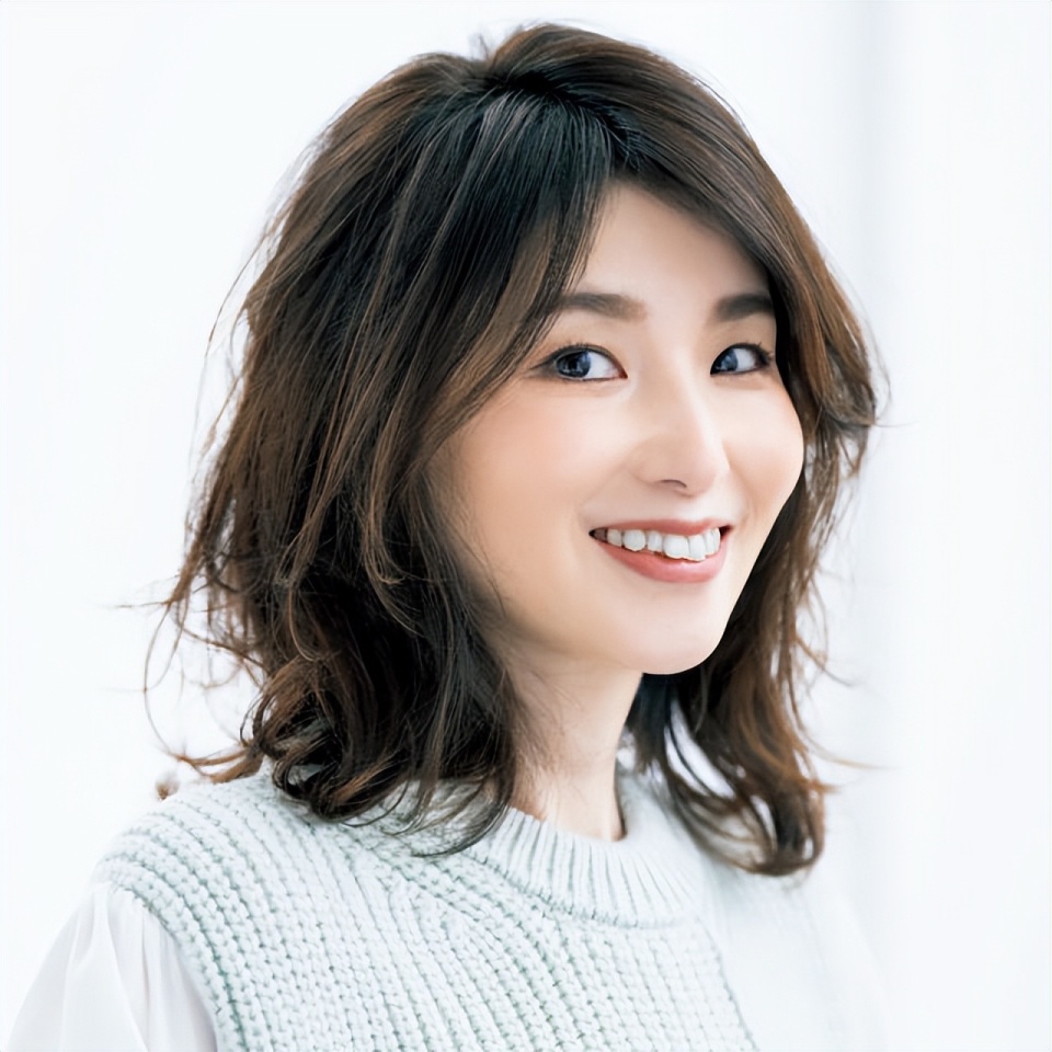 40岁女人发型别瞎烫,认准这11款"减龄"锁骨发,显年轻很洋气