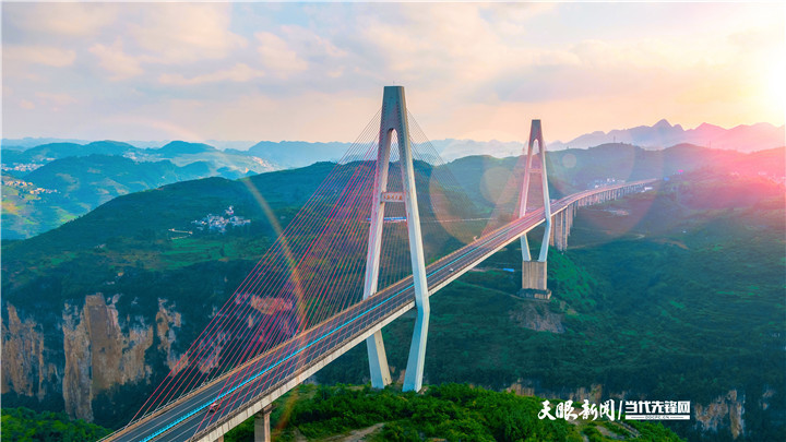 世界超级大桥故事|黔织高速六冲河大桥:飞跃乌江支流 贯通群山高峡