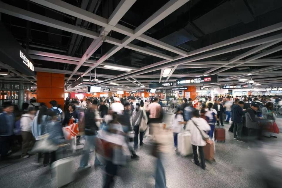 广州地铁线网去年客运量同比增4.87%，三条线出现两位数增长_腾讯新闻
