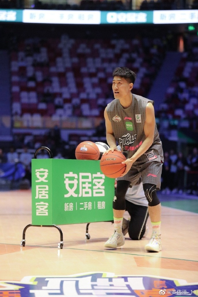 姜伟泽谈全明星周末很遗憾由于脚伤没有在这个舞台表现自己