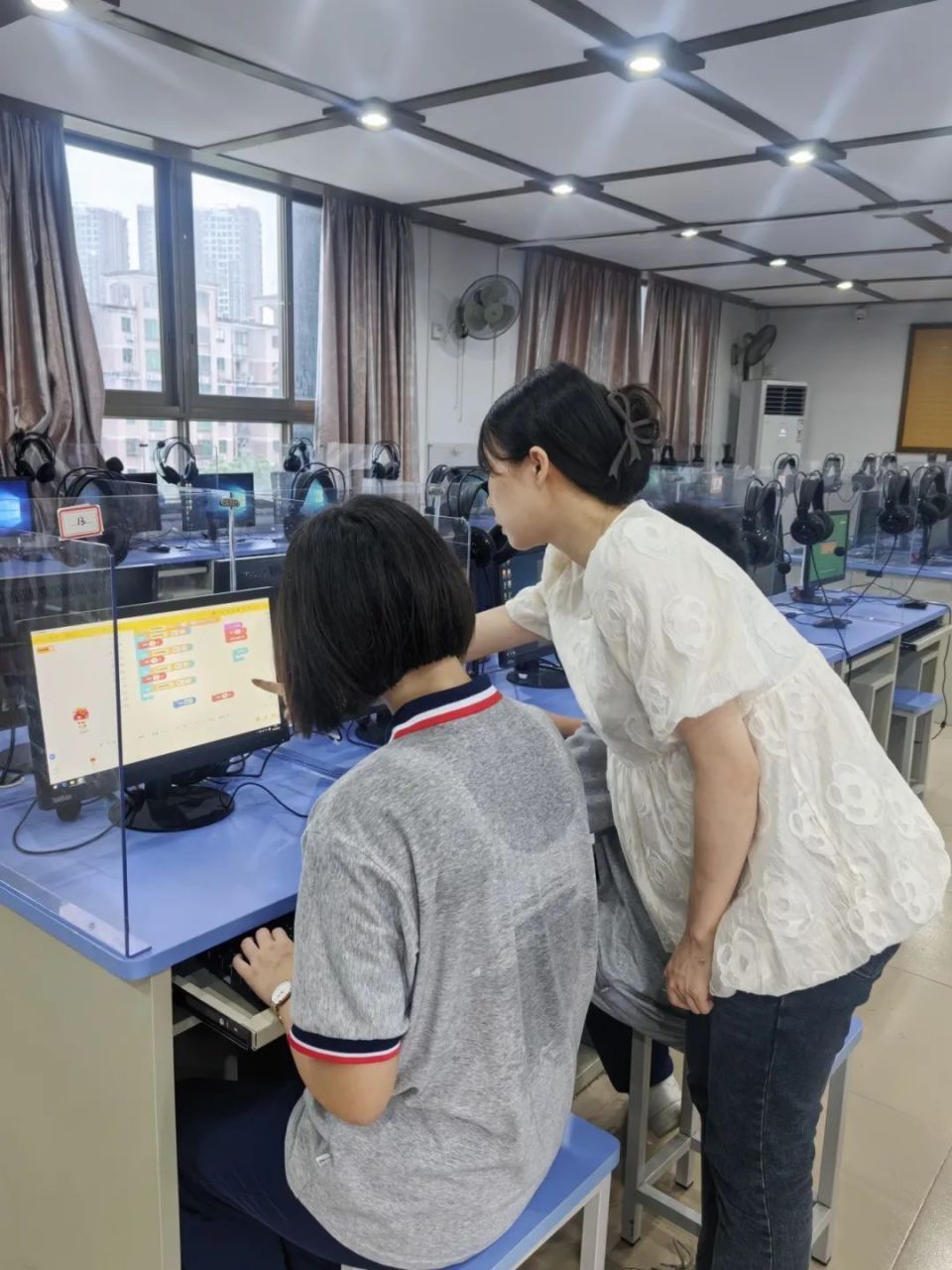 以名师工作室为平台,海北中学前瞻性地成立了人工智能科创马燕娟名师
