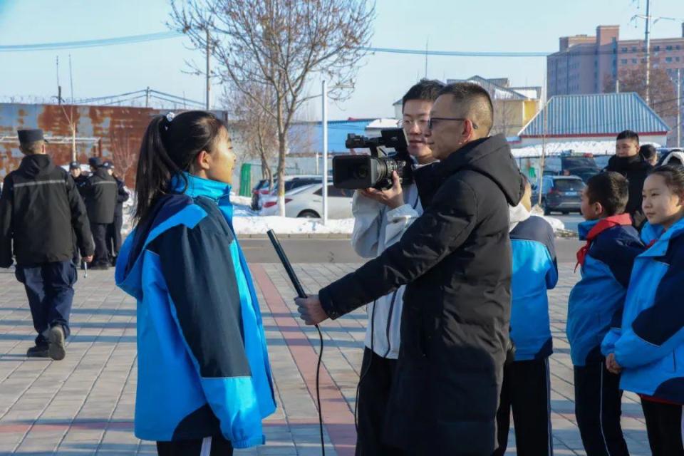 “警”彩零距离 共迎警察节—伊宁市公安局举办警营开放日活动_腾讯新闻