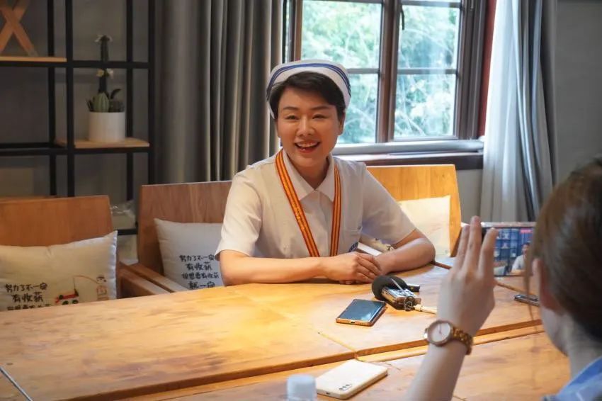 蒋艳回川.华西医院供图蒋艳聊起20多年前的一件事.