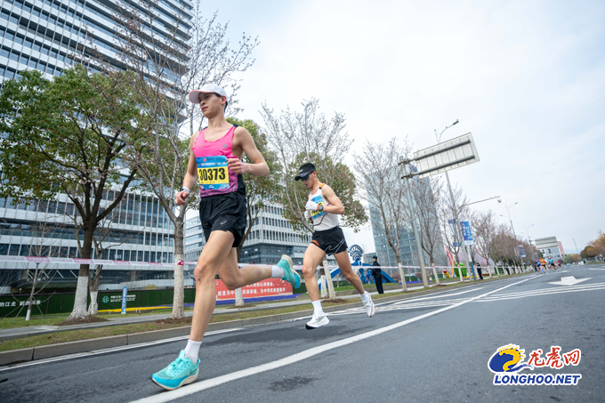 全國女子半程馬拉松錦標賽(南京站)前三名的選手是宋金婷,王佳莉,吳冰