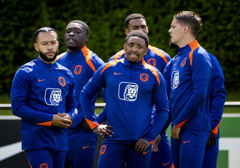 足球——荷兰队备战欧锦赛