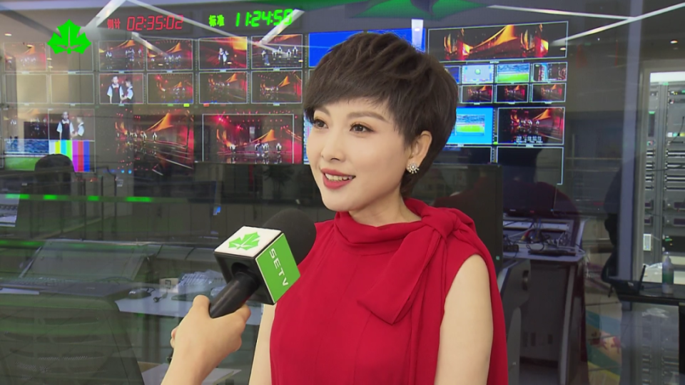 温州移动电视频道小主持人在上海教育电视台1号演播大厅,童艺乐江南