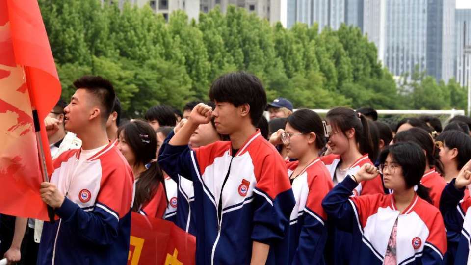 击掌送祝福,胶州二中学子青春逐梦,轻装上阵