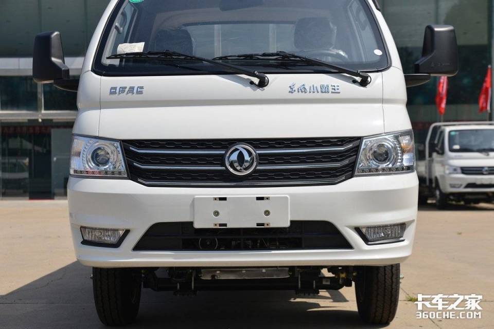 122马力柴油机配双后胎货厢竟长达4米详解东风小霸王w17轻卡