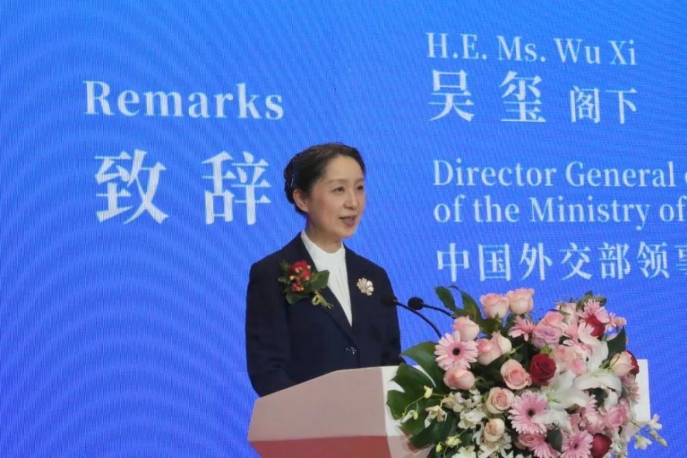 外交部领事司司长吴玺,山东省副省长邓云锋以及柬埔寨驻华大使西索达