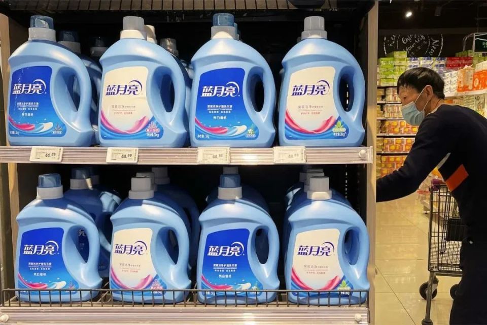 蓝月亮,洗不掉爹味