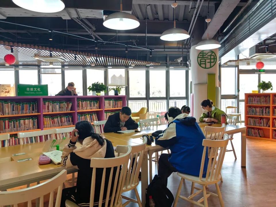 城市美育日,青浦区图书馆开展"悦读绘心61图书馆体验日"活动_腾讯