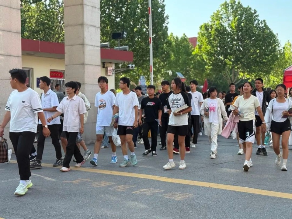 中考收官：全城静音模式下线 少年奔赴下一程山海吧！_腾讯新闻
