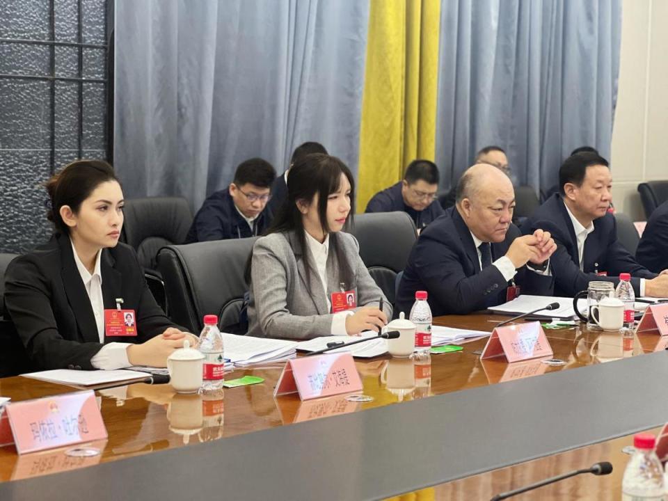 新疆人大代表苏比努尔·艾海提:巾帼绽芳华 普通女孩的化工梦