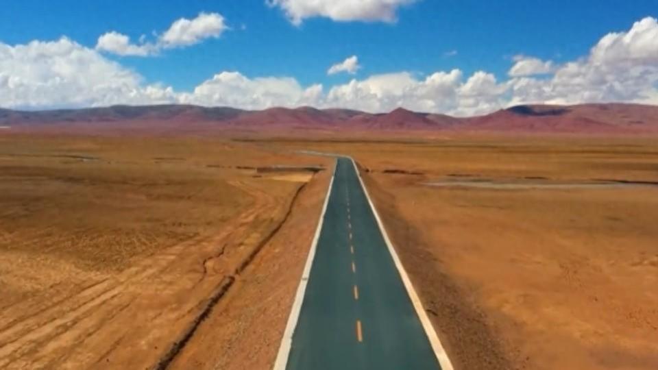 从狮泉河镇出发,沿着国道317线向拉萨方向驱车30公里,便来到了噶尔县