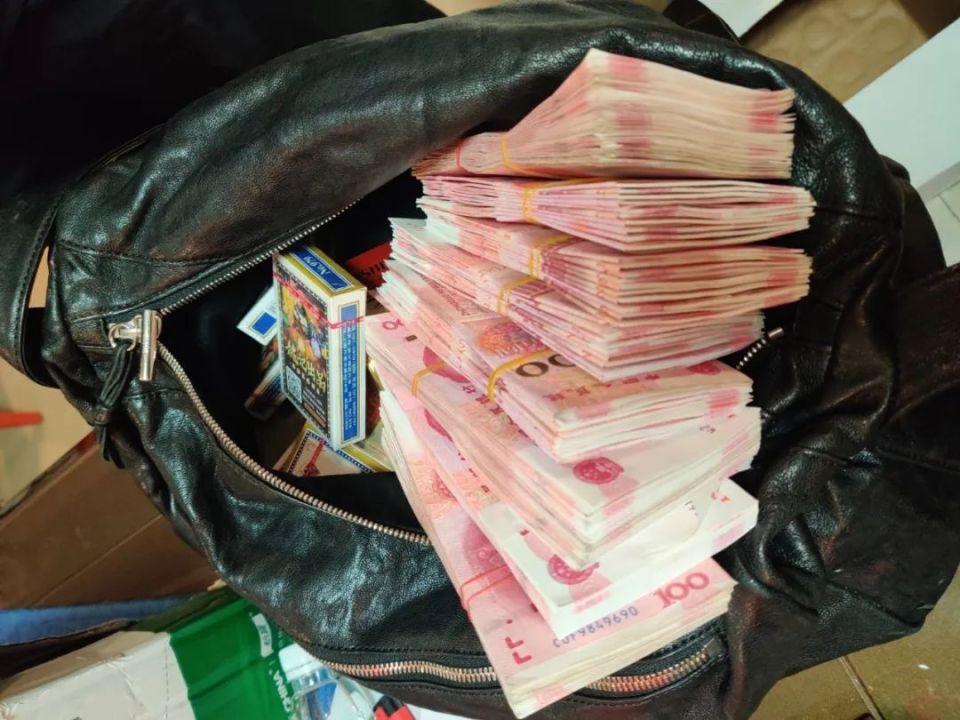 据赌博人员刘某交代该赌博场所均是使用现金且"赌得很大"当晚其带了