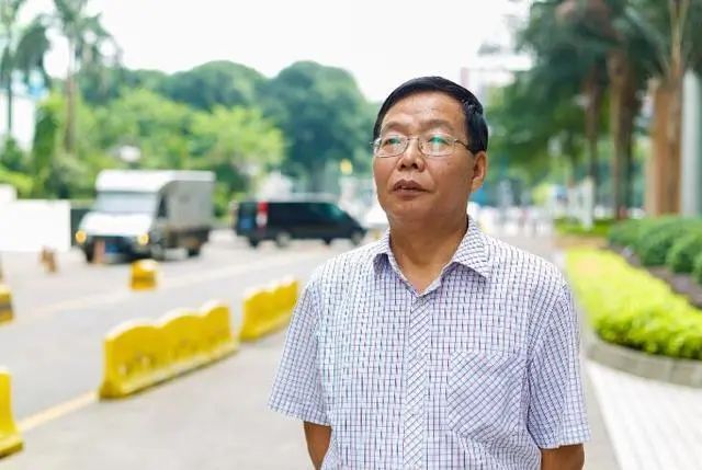 21年前在街头卖猪肉的"北大屠夫",给母校捐款9亿,如今怎样了?