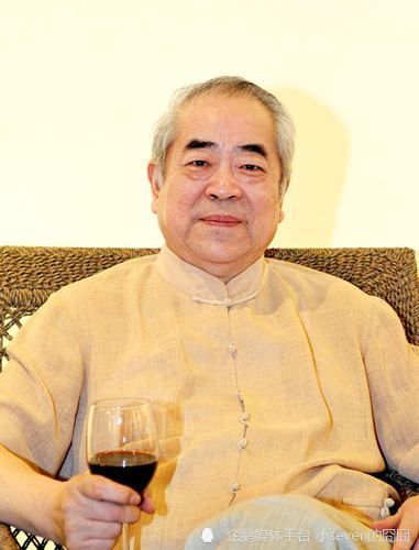 86岁画家范曾娇妻生活照曝光,常年健身身材太好