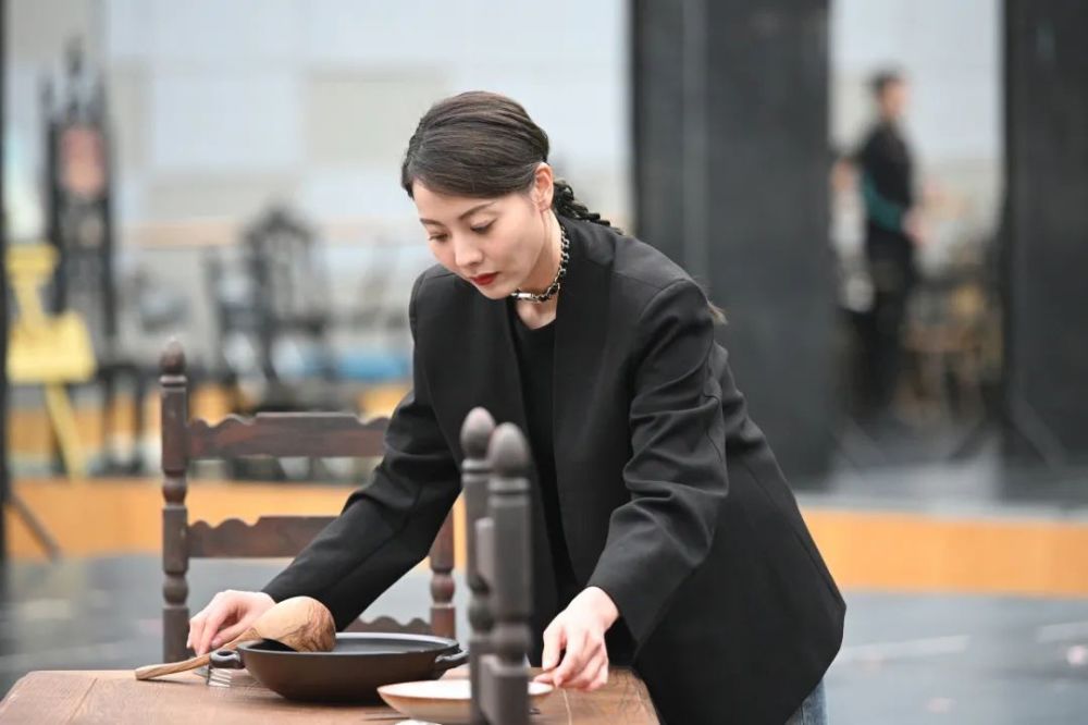 孙立石,董汶亮等国家大剧院戏剧演员队演员,及实力派演员原雨,王卫国