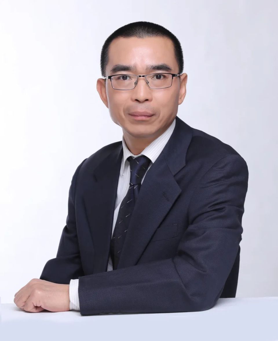 获得数学博士学位,他的研究兴趣涵盖了概率论,精算科学,保险经济学